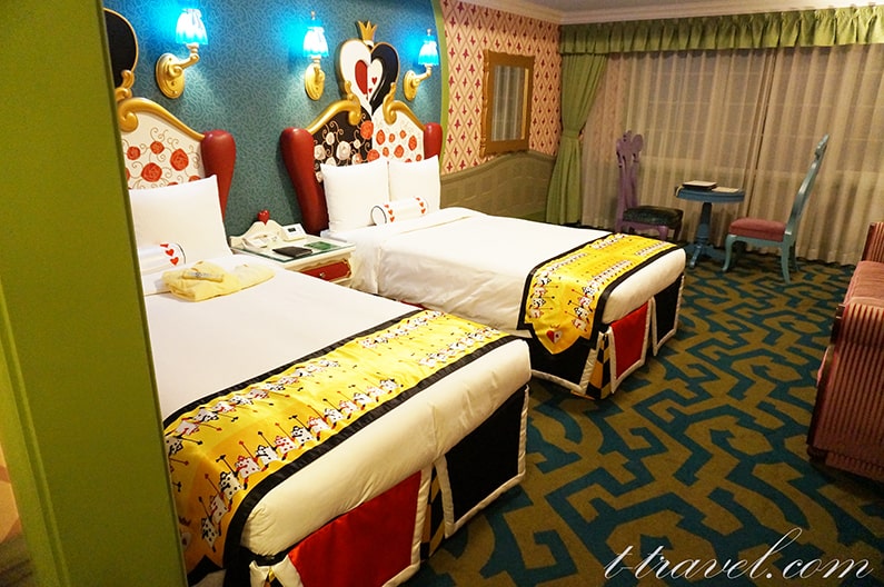 ディズニーランドホテルのアリスルームを紹介。5311号室。
