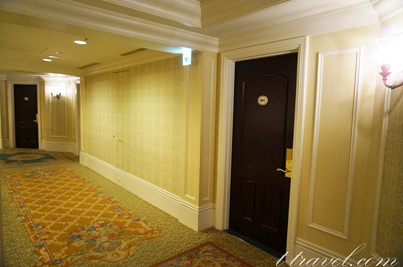 ディズニーランドホテルのアリスルームを紹介。5311号室。