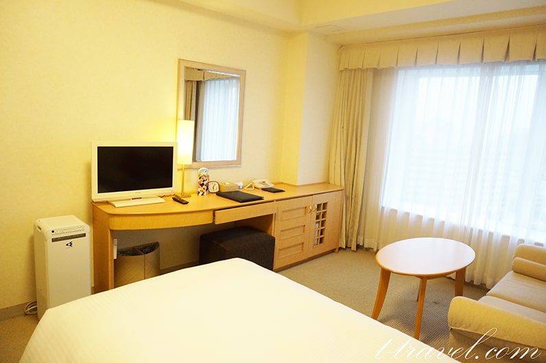 ホテルエミオン東京ベイのスタンダードルーム。10階は眺望も最高。